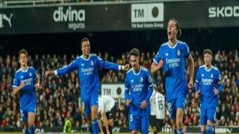 “内马尔回归巴西国家队阵容，时隔16个月再放异彩”